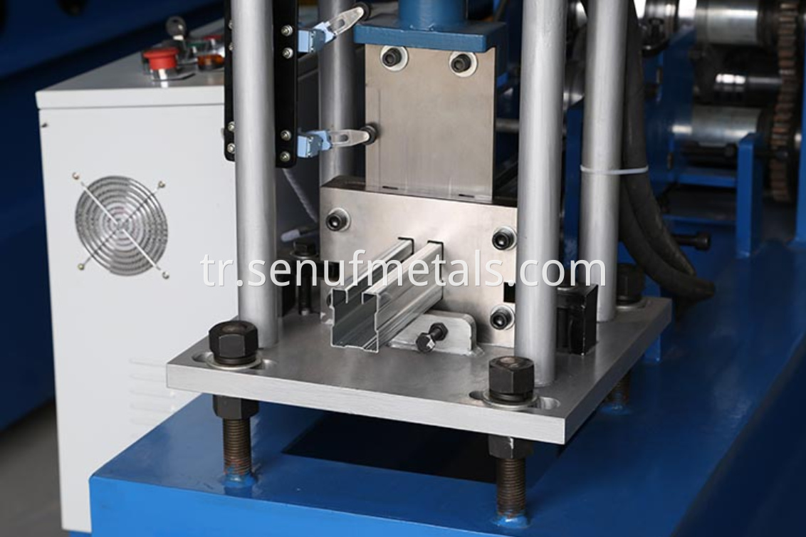 Door frame roll forming machine cutter